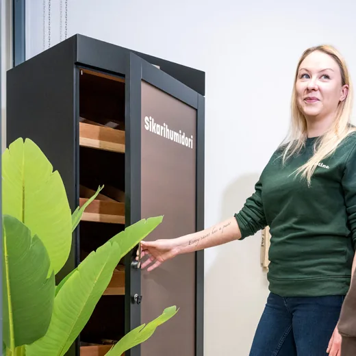 Joensuun myymälän sikarihumidori