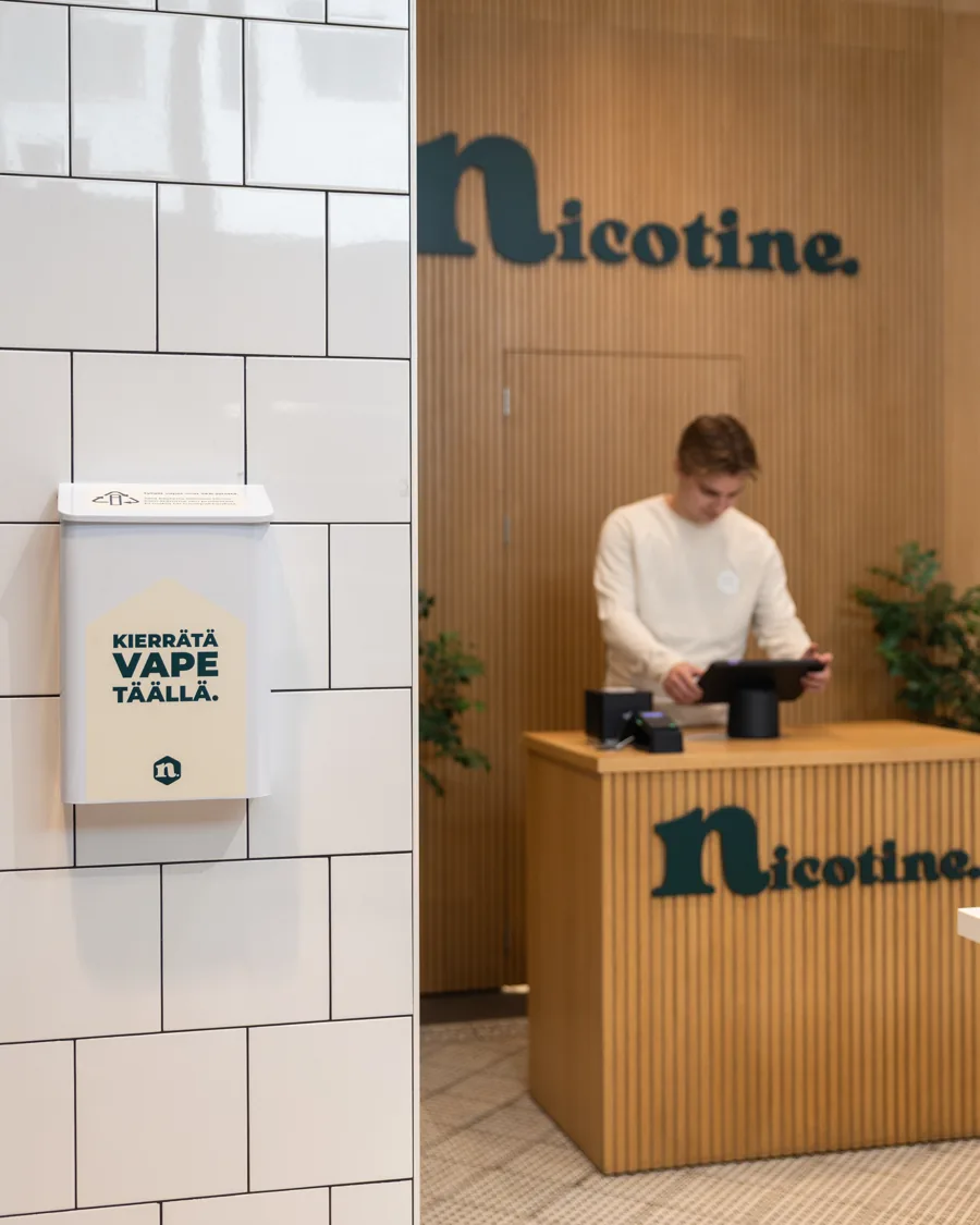 Återvinningslåda för förbrukade vapes i Nicotines butik i Vasa